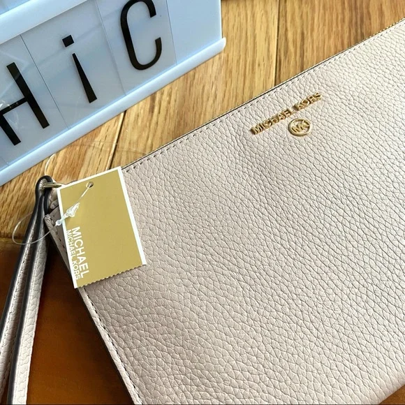 NWT authentic MK leather wristlet blush - Picture 2 of 5